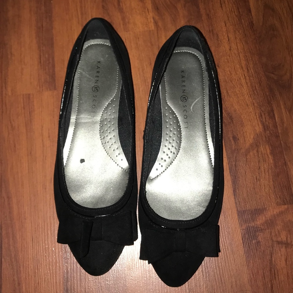 Karen Scott black flats